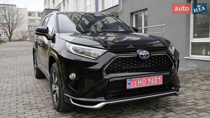 Позашляховик / Кросовер Toyota RAV4 2020 в Львові