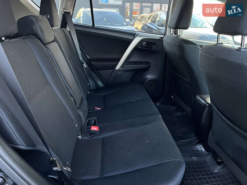 Позашляховик / Кросовер Toyota RAV4 2015 в Львові