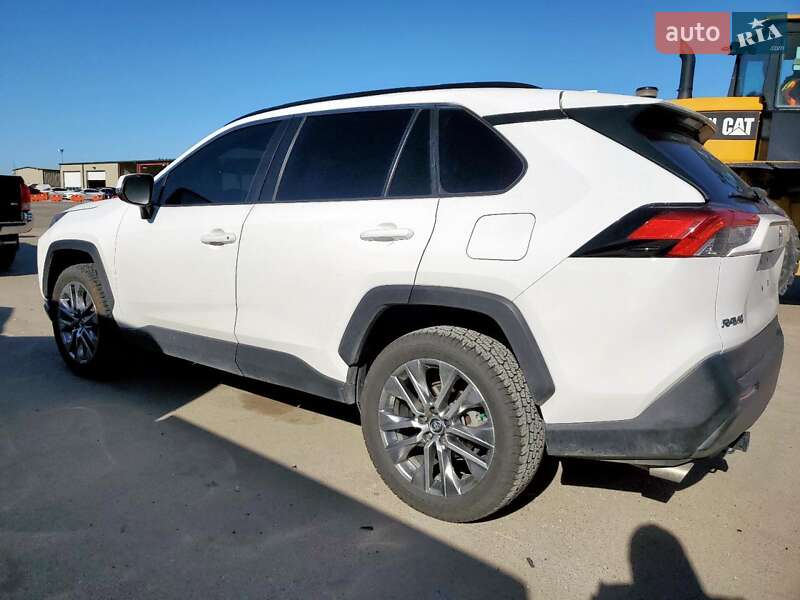 Внедорожник / Кроссовер Toyota RAV4 2019 в Черновцах