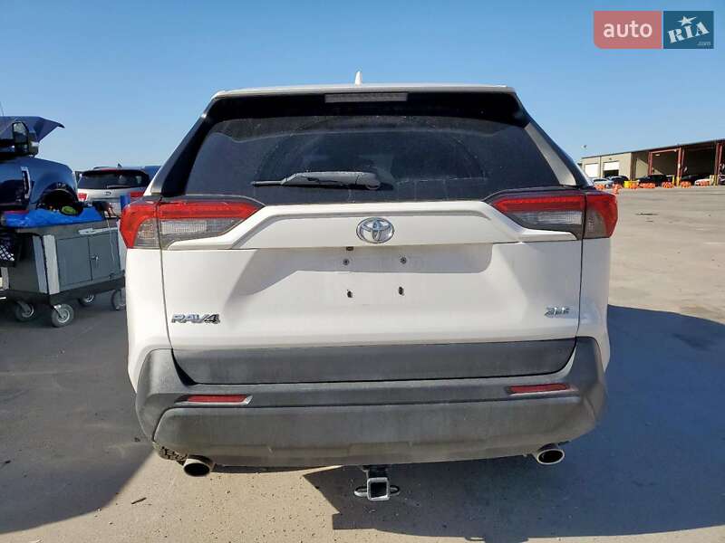 Внедорожник / Кроссовер Toyota RAV4 2019 в Черновцах