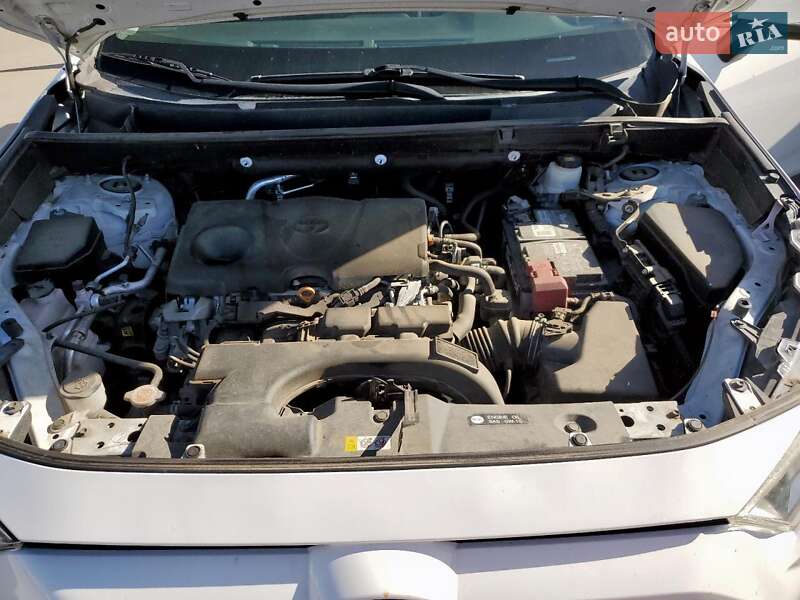 Внедорожник / Кроссовер Toyota RAV4 2019 в Черновцах