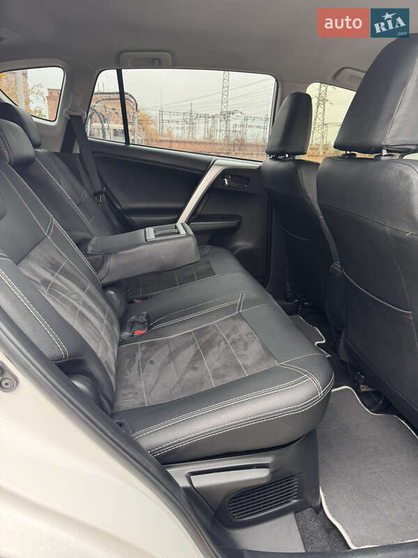 Позашляховик / Кросовер Toyota RAV4 2018 в Кривому Розі