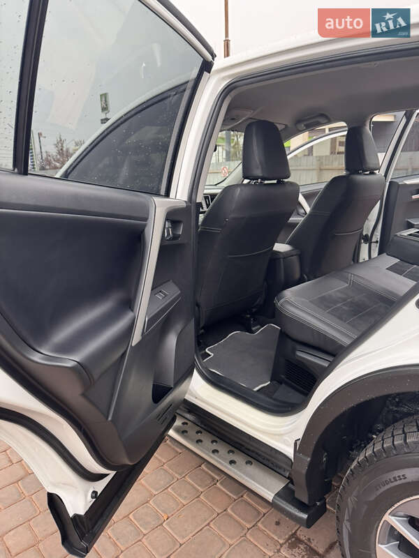 Позашляховик / Кросовер Toyota RAV4 2018 в Кривому Розі