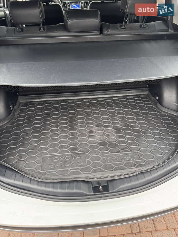 Позашляховик / Кросовер Toyota RAV4 2018 в Кривому Розі