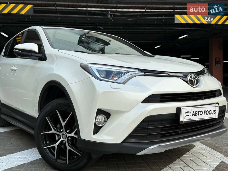 Внедорожник / Кроссовер Toyota RAV4 2017 в Киеве фото 2 Внедорожник / Кроссовер Toyota RAV4 2017 в Киеве