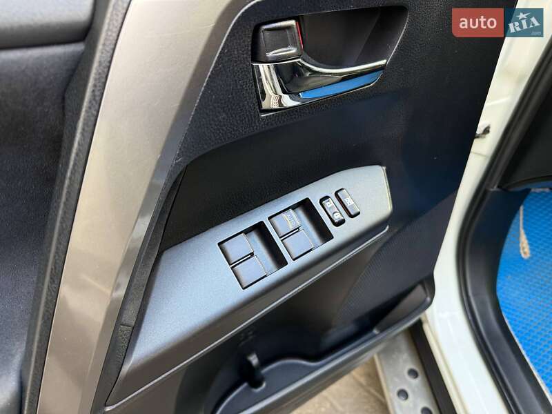 Внедорожник / Кроссовер Toyota RAV4 2017 в Киеве фото 8 Внедорожник / Кроссовер Toyota RAV4 2017 в Киеве