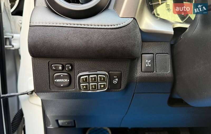 Внедорожник / Кроссовер Toyota RAV4 2017 в Киеве фото 13 Внедорожник / Кроссовер Toyota RAV4 2017 в Киеве