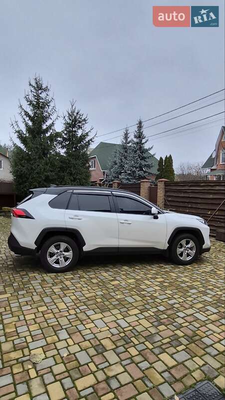 Позашляховик / Кросовер Toyota RAV4 2021 в Києві