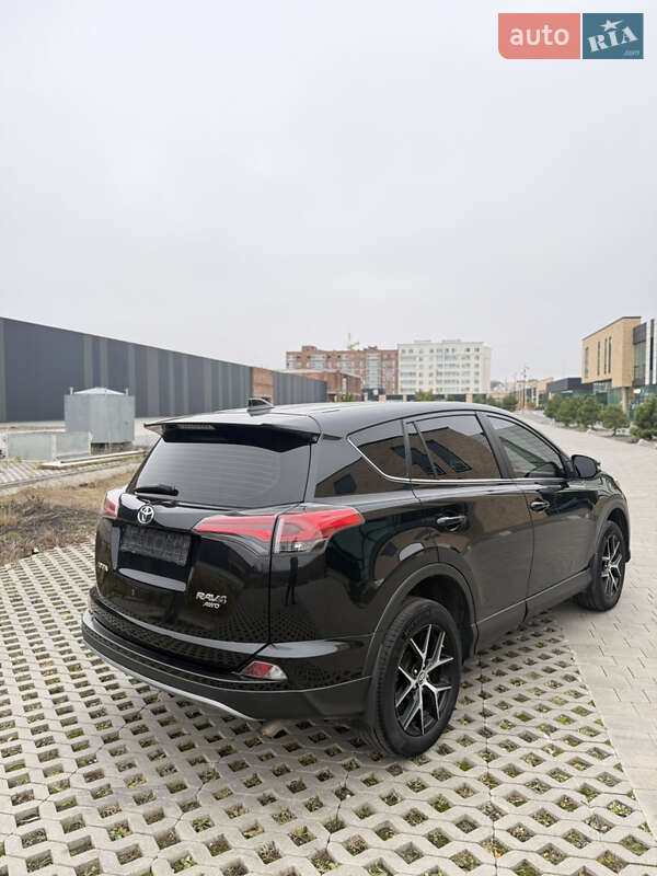 Внедорожник / Кроссовер Toyota RAV4 2017 в Хмельницком