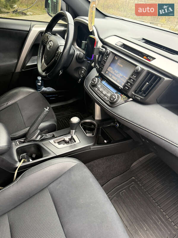 Внедорожник / Кроссовер Toyota RAV4 2017 в Хмельницком