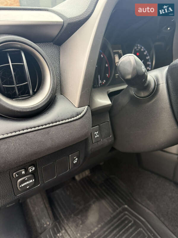 Внедорожник / Кроссовер Toyota RAV4 2017 в Хмельницком