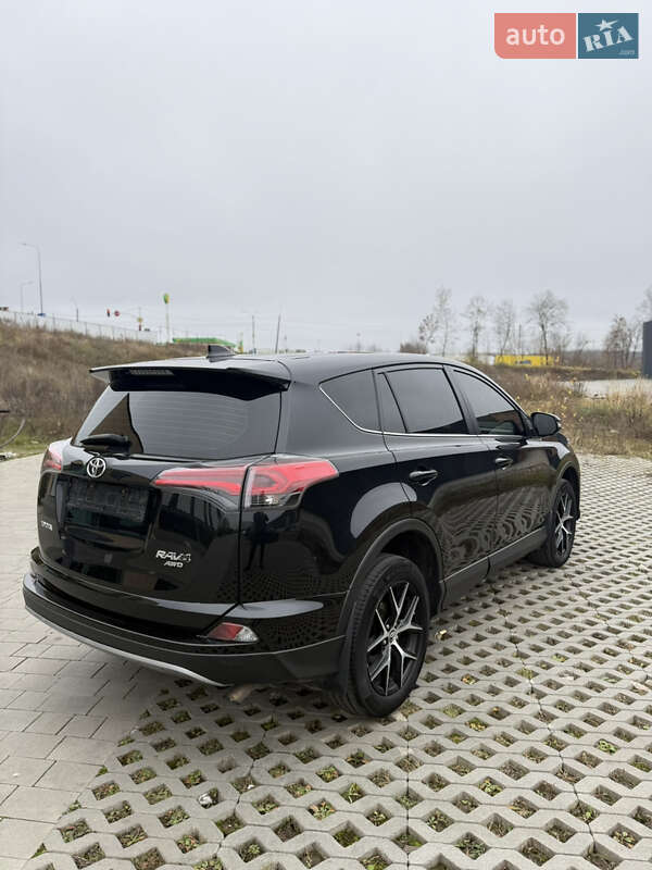 Внедорожник / Кроссовер Toyota RAV4 2017 в Хмельницком