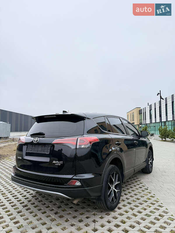 Внедорожник / Кроссовер Toyota RAV4 2017 в Хмельницком