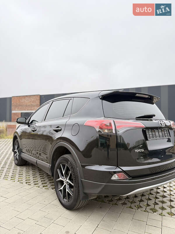 Внедорожник / Кроссовер Toyota RAV4 2017 в Хмельницком