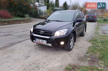 Позашляховик / Кросовер Toyota RAV4 2006 в Рівному