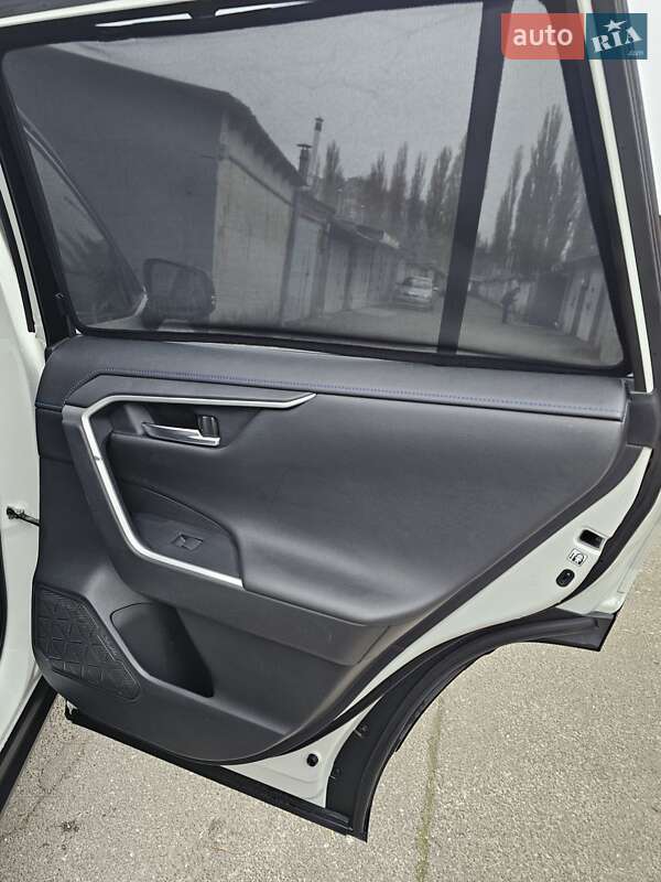 Внедорожник / Кроссовер Toyota RAV4 2019 в Киеве