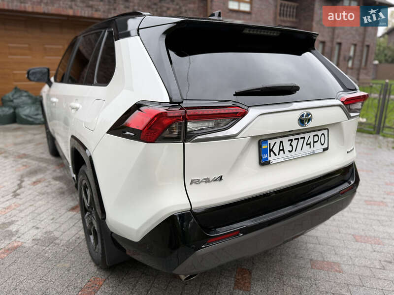 Внедорожник / Кроссовер Toyota RAV4 2021 в Киеве