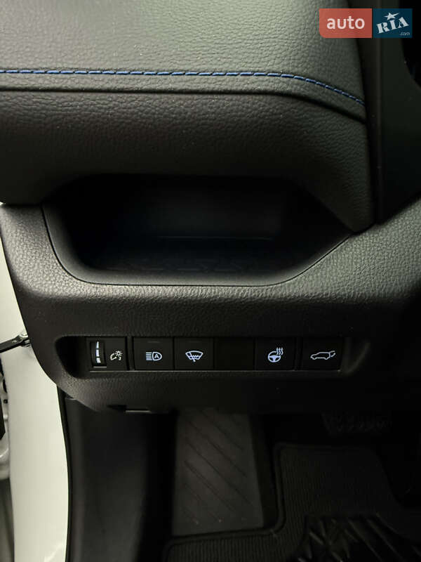 Внедорожник / Кроссовер Toyota RAV4 2021 в Киеве