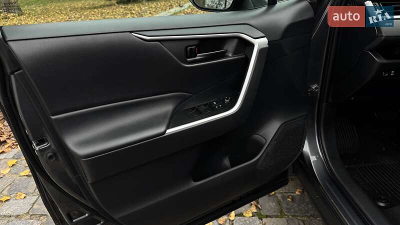 Внедорожник / Кроссовер Toyota RAV4 2021 в Киеве