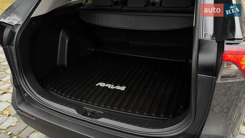Внедорожник / Кроссовер Toyota RAV4 2021 в Киеве