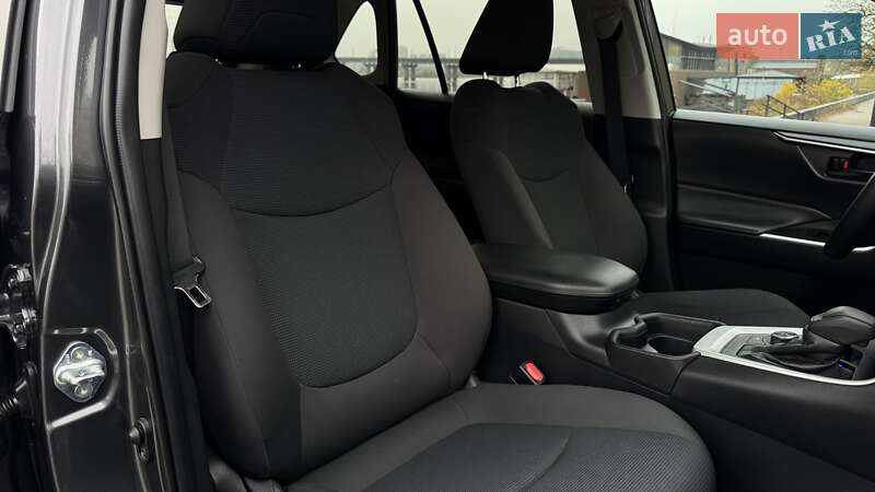 Внедорожник / Кроссовер Toyota RAV4 2021 в Киеве