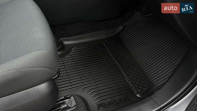 Внедорожник / Кроссовер Toyota RAV4 2021 в Киеве