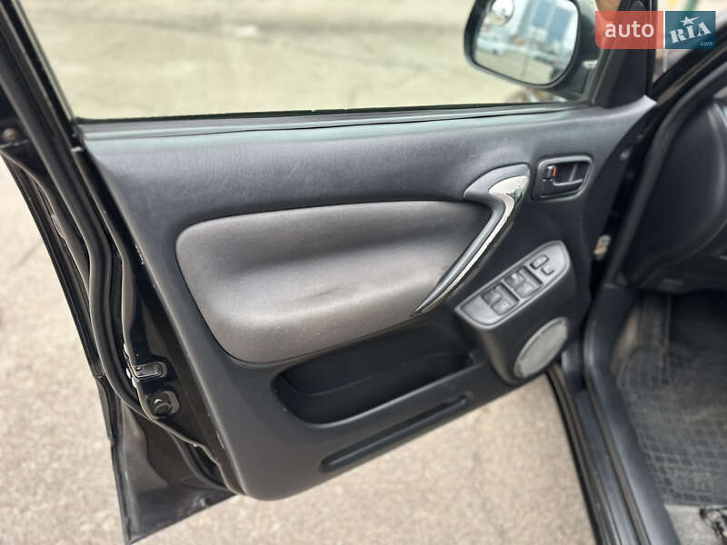 Внедорожник / Кроссовер Toyota RAV4 2005 в Киеве