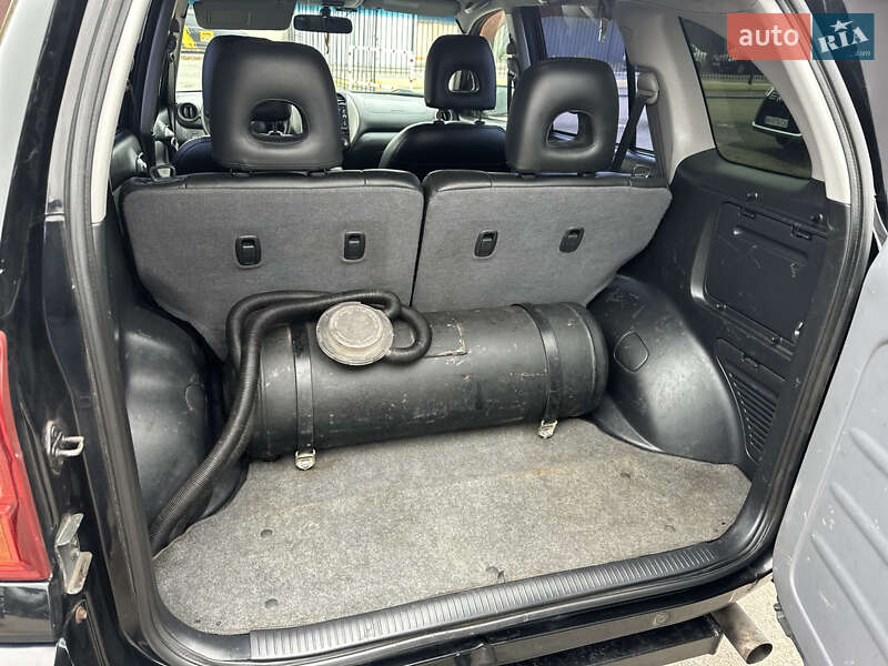 Внедорожник / Кроссовер Toyota RAV4 2005 в Киеве