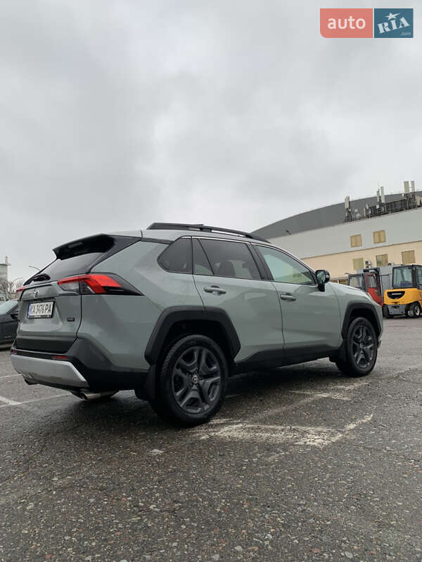 Внедорожник / Кроссовер Toyota RAV4 2022 в Киеве