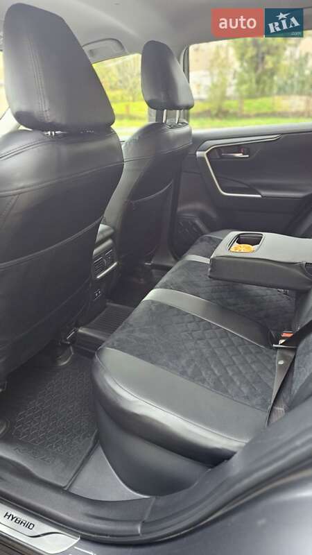 Позашляховик / Кросовер Toyota RAV4 2019 в Одесі фото 17 Позашляховик / Кросовер Toyota RAV4 2019 в Одесі