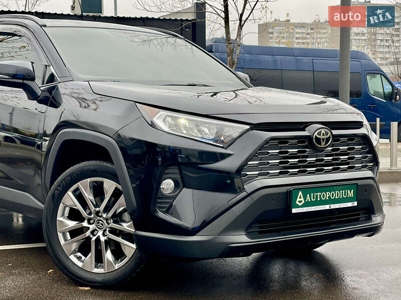 Внедорожник / Кроссовер Toyota RAV4 2019 в Киеве