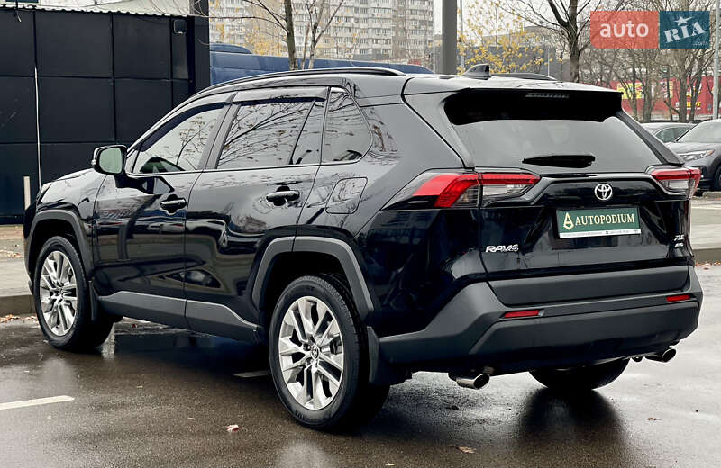 Внедорожник / Кроссовер Toyota RAV4 2019 в Киеве