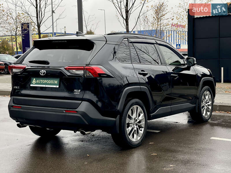 Внедорожник / Кроссовер Toyota RAV4 2019 в Киеве
