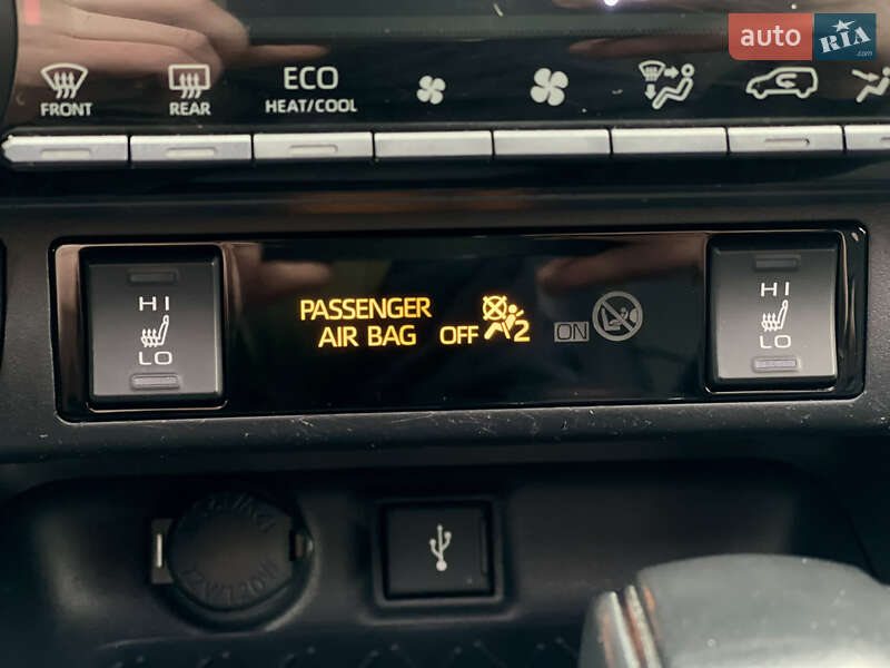 Внедорожник / Кроссовер Toyota RAV4 2019 в Киеве