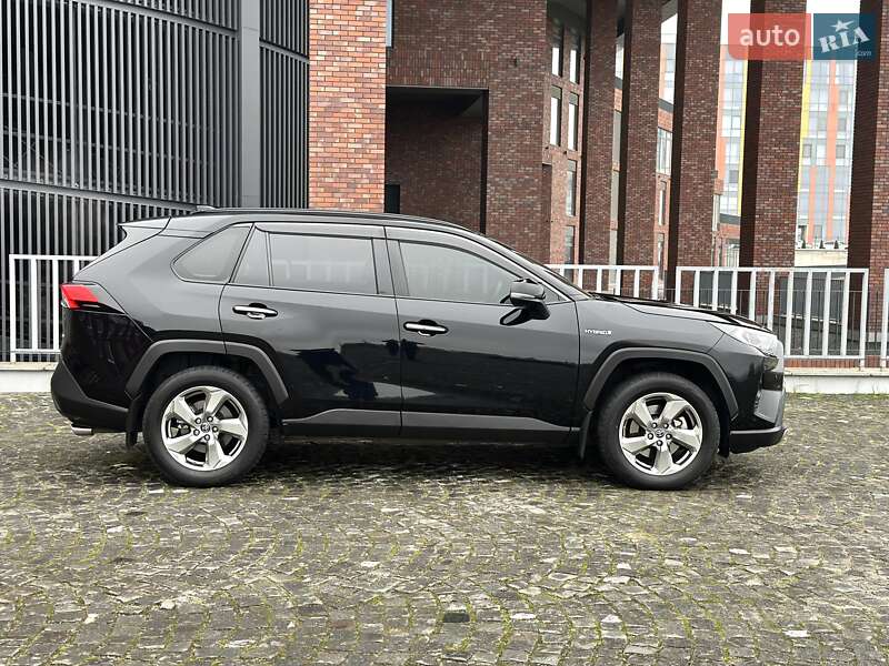 Внедорожник / Кроссовер Toyota RAV4 2021 в Днепре