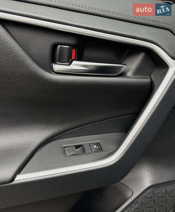 Внедорожник / Кроссовер Toyota RAV4 2021 в Днепре