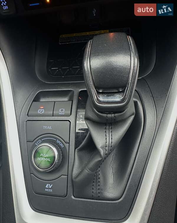 Внедорожник / Кроссовер Toyota RAV4 2021 в Днепре