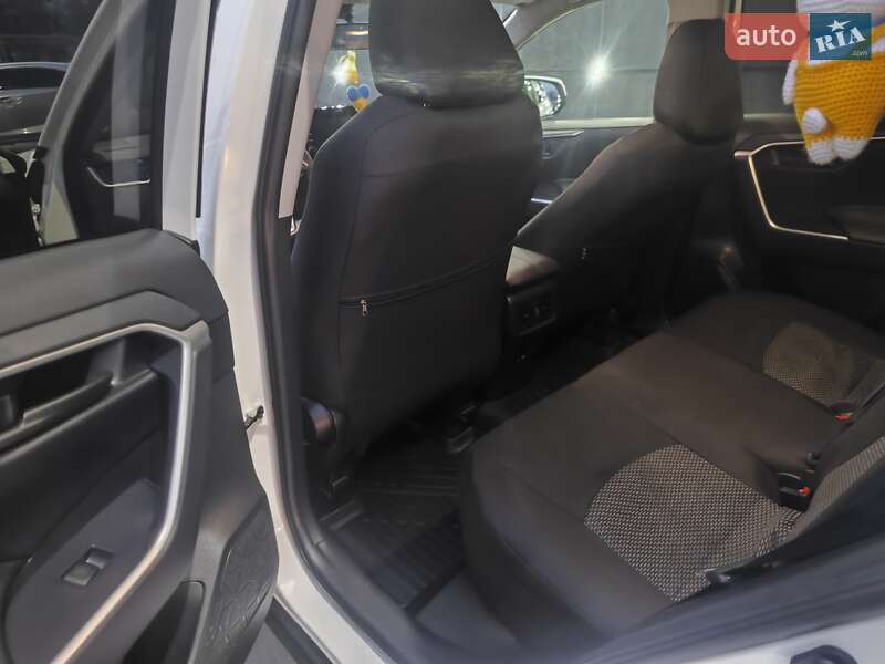 Внедорожник / Кроссовер Toyota RAV4 2022 в Харькове