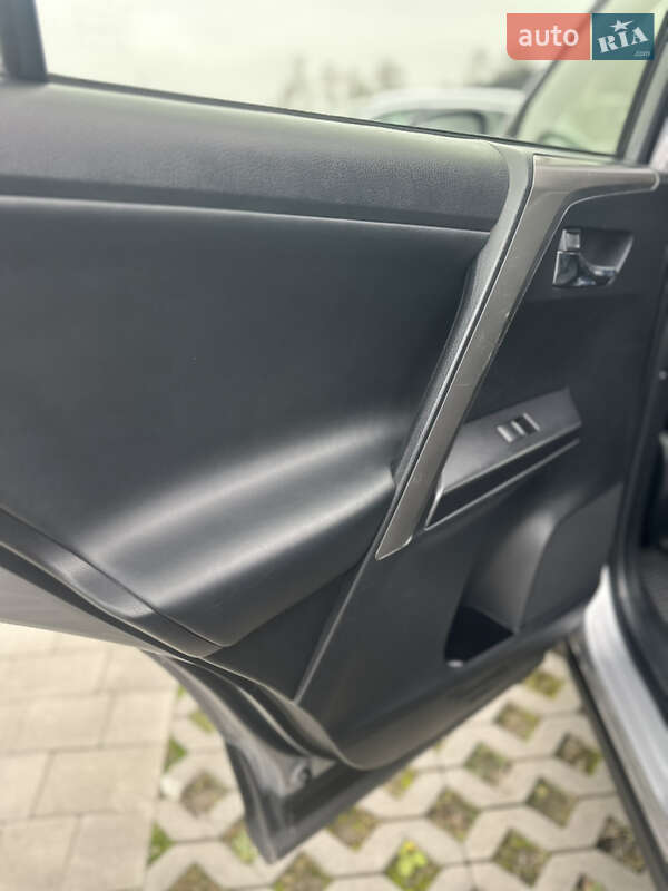 Внедорожник / Кроссовер Toyota RAV4 2018 в Хмельницком