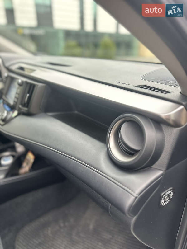 Внедорожник / Кроссовер Toyota RAV4 2018 в Хмельницком