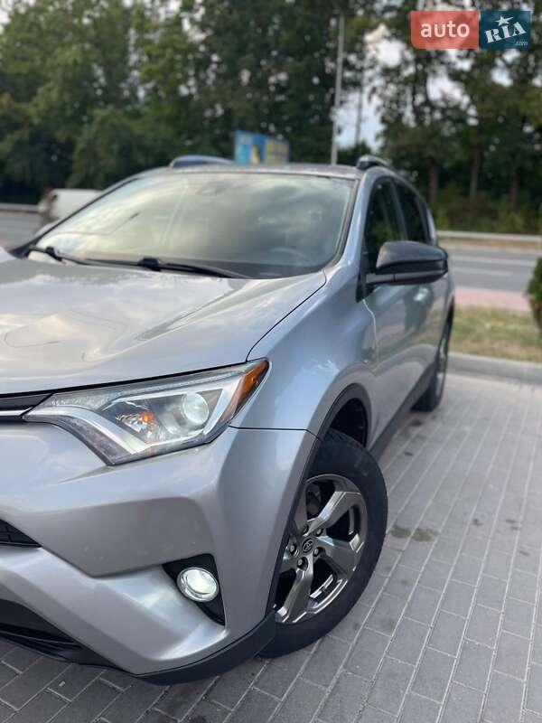 Внедорожник / Кроссовер Toyota RAV4 2018 в Бережанах