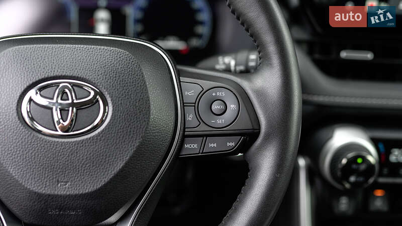 Позашляховик / Кросовер Toyota RAV4 2024 в Львові