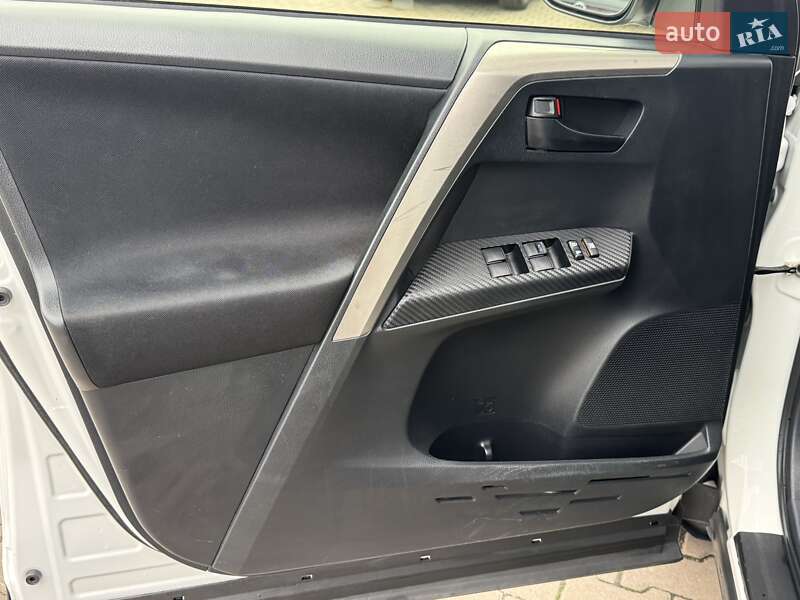 Внедорожник / Кроссовер Toyota RAV4 2015 в Черновцах фото 10 Внедорожник / Кроссовер Toyota RAV4 2015 в Черновцах