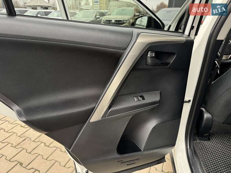 Внедорожник / Кроссовер Toyota RAV4 2015 в Черновцах фото 14 Внедорожник / Кроссовер Toyota RAV4 2015 в Черновцах