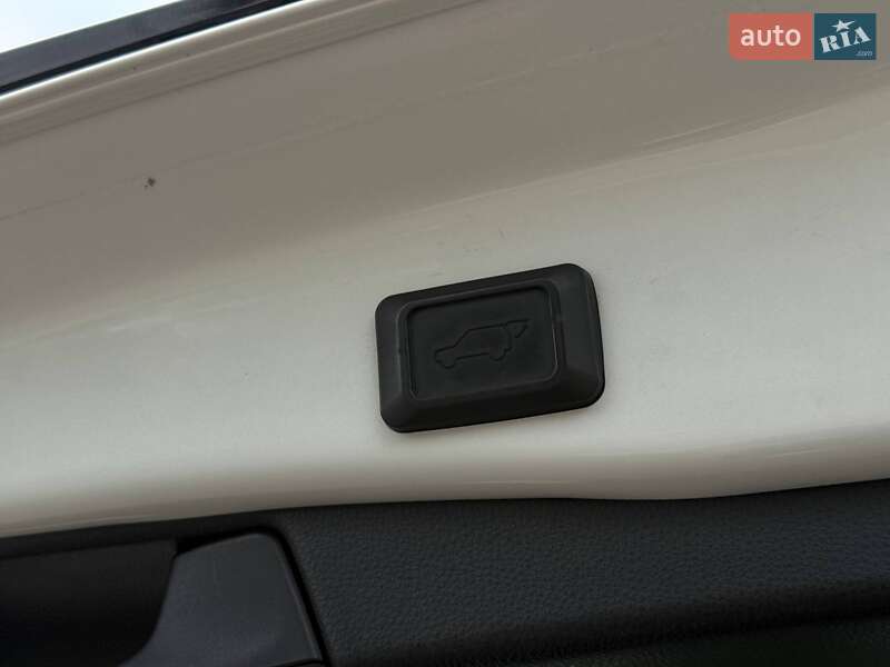 Позашляховик / Кросовер Toyota RAV4 2019 в Кривому Розі