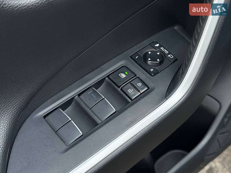 Позашляховик / Кросовер Toyota RAV4 2019 в Кривому Розі