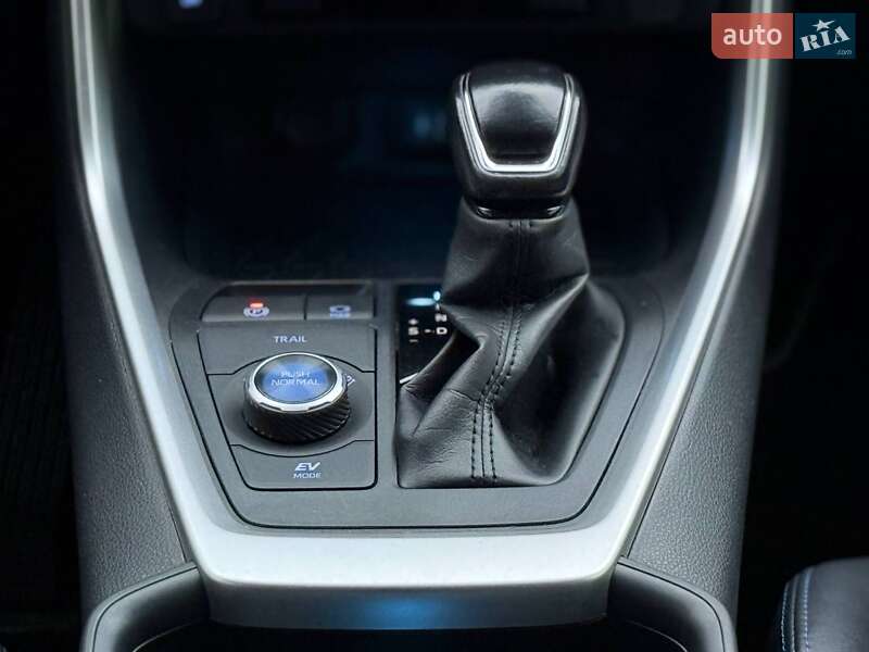 Позашляховик / Кросовер Toyota RAV4 2019 в Кривому Розі