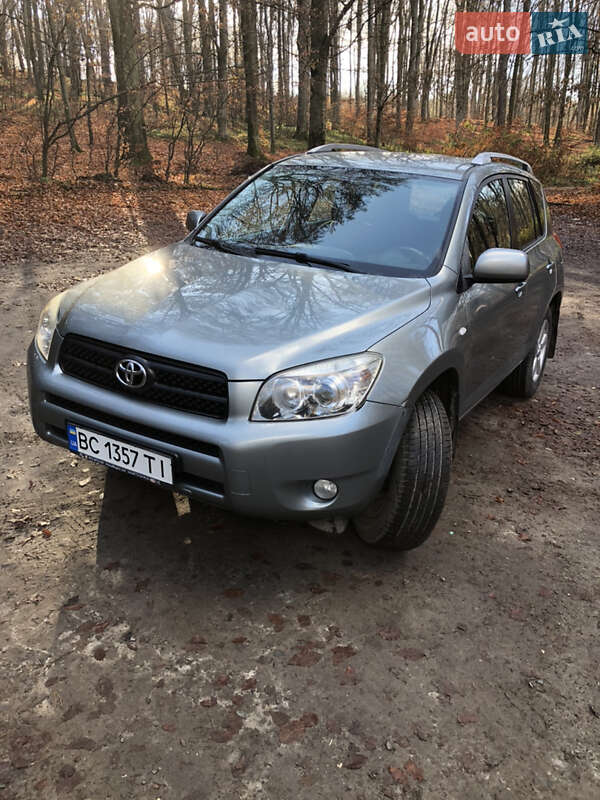 Позашляховик / Кросовер Toyota RAV4 2006 в Львові