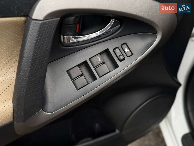 Позашляховик / Кросовер Toyota RAV4 2012 в Дніпрі