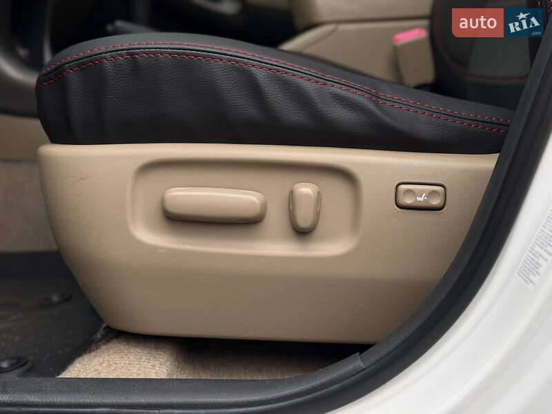 Позашляховик / Кросовер Toyota RAV4 2012 в Дніпрі